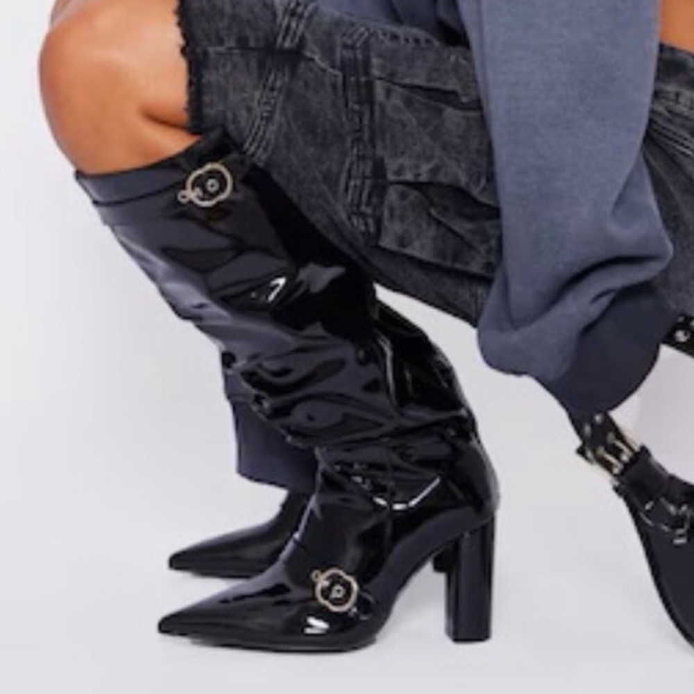 Pretty Little Thing Boots Buckled Patent Leather PU Ruched Zipper Black Sz 9 NWT